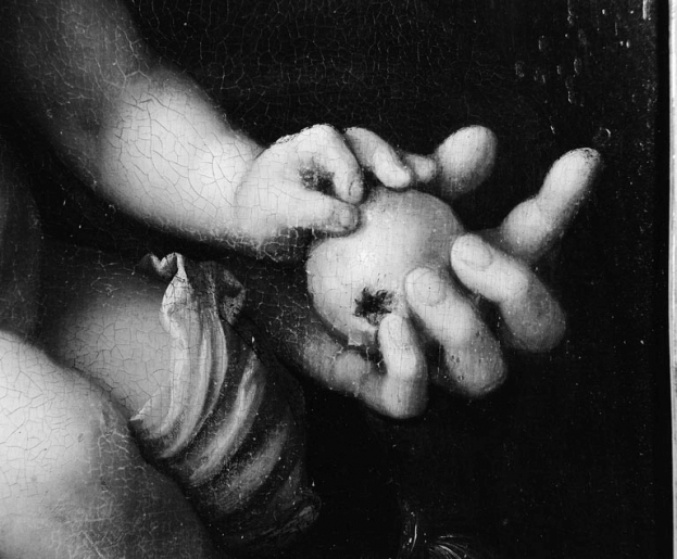 Détail des mains de la Vierge et de l'Enfant. © Michel Thierry / Région Bourgogne-Franche-Comté, Inventaire du patrimoine - 1978