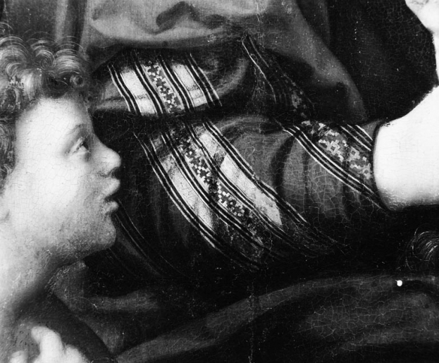 Détail du vêtement de la Vierge. © Michel Thierry / Région Bourgogne-Franche-Comté, Inventaire du patrimoine - 1978