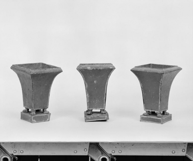 Ensemble de trois cache-pots. © Michel Thierry / Région Bourgogne-Franche-Comté, Inventaire du patrimoine - 1978