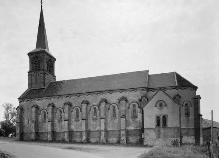 Vue de l'élévation droite. © Michel Thierry / Région Bourgogne-Franche-Comté, Inventaire du patrimoine - 1978
