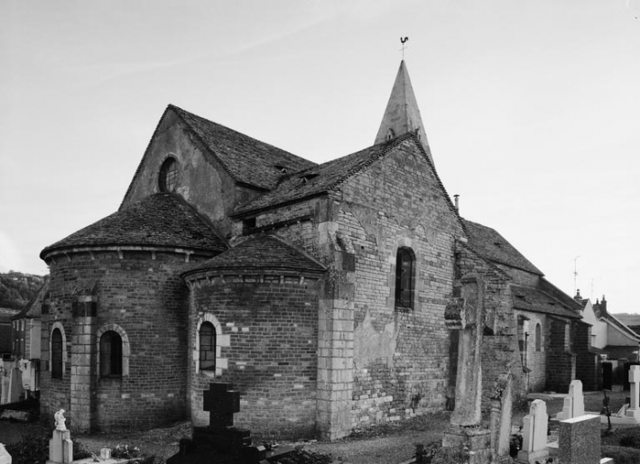 Chevet et élévation gauche. © Michel Rosso / Région Bourgogne-Franche-Comté, Inventaire du patrimoine - 1978