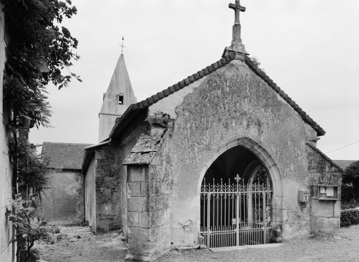 Vue du porche. © Michel Rosso / Région Bourgogne-Franche-Comté, Inventaire du patrimoine - 1979