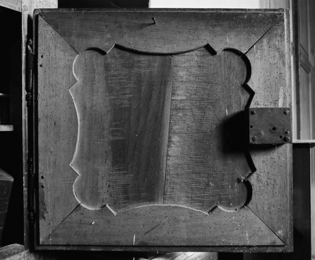 Détail du revers de la porte. © Michel Rosso / Région Bourgogne-Franche-Comté, Inventaire du patrimoine - 1979