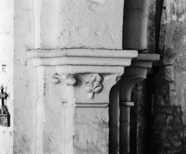 Vaisseau central : chapiteau de la 2ème pile gauche, 3ème grande-arcade. © Michel Thierry / Région Bourgogne-Franche-Comté, Inventaire du patrimoine - 1979