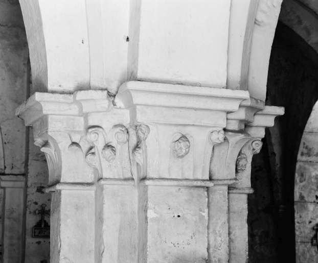 Bas-côté droit : chapiteau de la 2ème pile. © Michel Thierry / Région Bourgogne-Franche-Comté, Inventaire du patrimoine - 1979