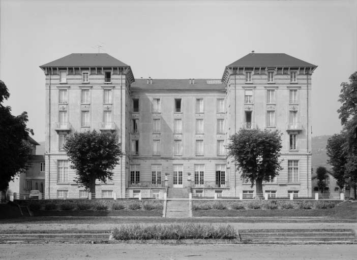 Grand Hôtel des Bains. © Michel Thierry / Région Bourgogne-Franche-Comté, Inventaire du patrimoine - 1979 Grand Hôtel des Bains. © Michel Thierry / Région Bourgogne-Franche-Comté, Inventaire du patrimoine - 1979