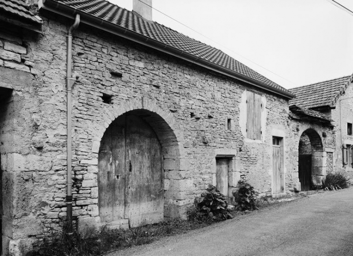 Logis et dépendances sis parcelle 1800, section D7 du cadastre de 1940. © Michel Rosso / Région Bourgogne-Franche-Comté, Inventaire du patrimoine - 1980