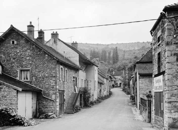 Vue d'ensemble de la maison sise rue de Pierre Ronde. © Michel Rosso / Région Bourgogne-Franche-Comté, Inventaire du patrimoine - 1980