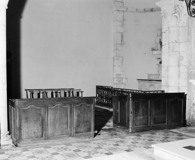 Vue d'ensemble des stalles en pendant. © Michel Rosso / Région Bourgogne-Franche-Comté, Inventaire du patrimoine - 1980