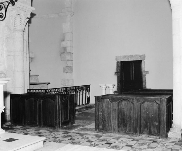 Vue d'ensemble des stalles en pendant. © Michel Rosso / Région Bourgogne-Franche-Comté, Inventaire du patrimoine - 1980