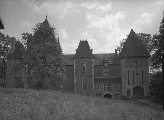 Façade antérieure du corps de logis. © Michel Thierry / Région Bourgogne-Franche-Comté, Inventaire du patrimoine - 1980