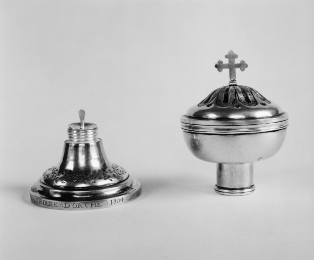 Vue du pied et de la coupe du ciboire. © Jean-Luc Duthu / Région Bourgogne-Franche-Comté, Inventaire du patrimoine - 1980