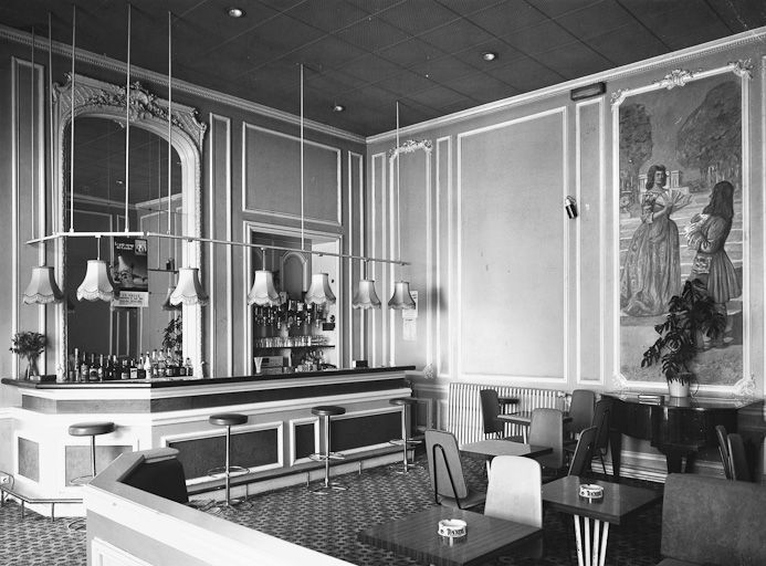 Casino, le bar. © Jean-Luc Duthu / Région Bourgogne-Franche-Comté, Inventaire du patrimoine - 1984 Casino, le bar. © Jean-Luc Duthu / Région Bourgogne-Franche-Comté, Inventaire du patrimoine - 1984