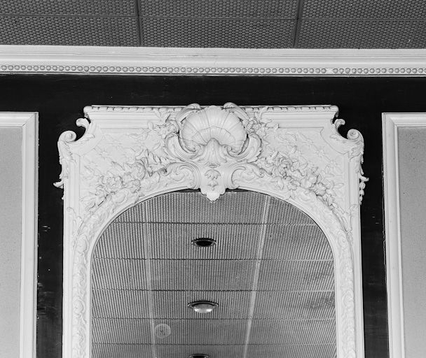 Casino, la salle de jeux, détail du décor. © Michel Thierry / Région Bourgogne-Franche-Comté, Inventaire du patrimoine - 1984 Casino, la salle de jeux, détail du décor. © Michel Thierry / Région Bourgogne-Franche-Comté, Inventaire du patrimoine - 1984