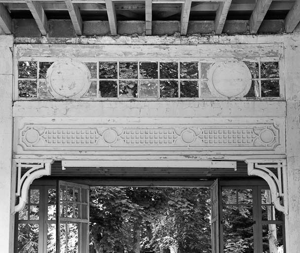  établissement thermal © Michel Thierry / Région Bourgogne-Franche-Comté, Inventaire du patrimoine - 1984