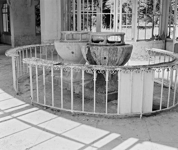  établissement thermal © Michel Thierry / Région Bourgogne-Franche-Comté, Inventaire du patrimoine - 1984