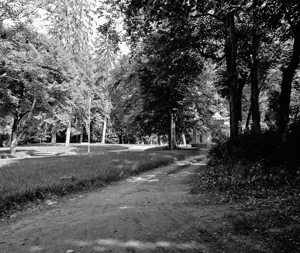 Le parc. © Michel Thierry / Région Bourgogne-Franche-Comté, Inventaire du patrimoine - 1984 Le parc. © Michel Thierry / Région Bourgogne-Franche-Comté, Inventaire du patrimoine - 1984