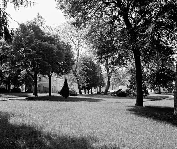 Le parc. © Michel Thierry / Région Bourgogne-Franche-Comté, Inventaire du patrimoine - 1984 Le parc. © Michel Thierry / Région Bourgogne-Franche-Comté, Inventaire du patrimoine - 1984