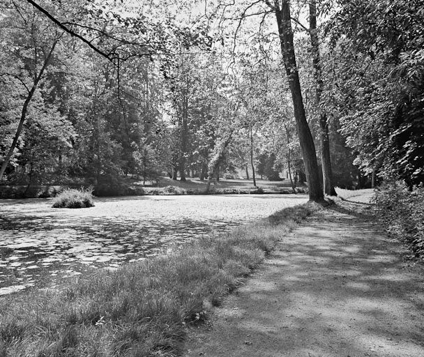 Le parc. © Michel Thierry / Région Bourgogne-Franche-Comté, Inventaire du patrimoine - 1984 Le parc. © Michel Thierry / Région Bourgogne-Franche-Comté, Inventaire du patrimoine - 1984