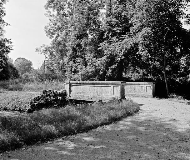 Le parc. © Michel Thierry / Région Bourgogne-Franche-Comté, Inventaire du patrimoine - 1984 Le parc. © Michel Thierry / Région Bourgogne-Franche-Comté, Inventaire du patrimoine - 1984