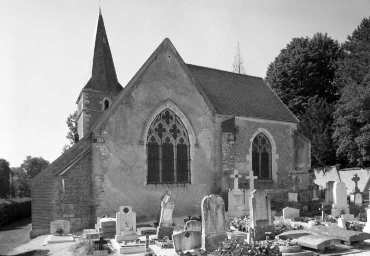 Chevet et élévation postérieure de la chapelle seigneuriale © Michel Thierry / Région Bourgogne-Franche-Comté, Inventaire du patrimoine - 1985