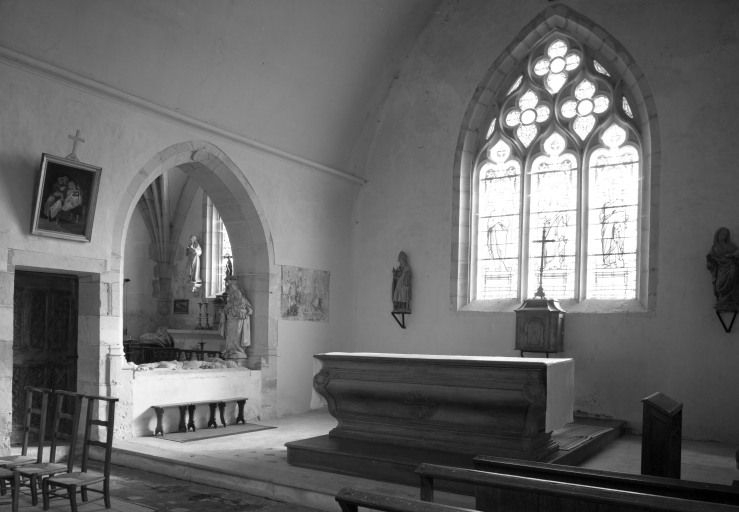 Vue intérieure du choeur et de la chapelle seigneuriale © Michel Thierry / Région Bourgogne-Franche-Comté, Inventaire du patrimoine - 1985
