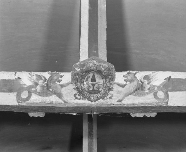 Charpente de la nef, décor du 2ème entrait (armes du pape Léon XIII) © Jean-Luc Duthu / Région Bourgogne-Franche-Comté, Inventaire du patrimoine - 1985