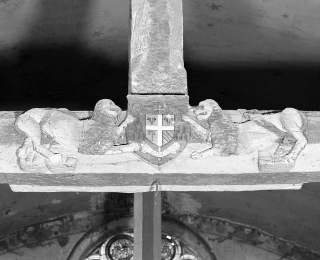 Charpente de la nef, décor du 2ème entrait (armes de Mgr Lecot, évêque de Dijon) © Jean-Luc Duthu / Région Bourgogne-Franche-Comté, Inventaire du patrimoine - 1985