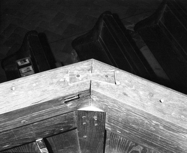 Détail de l'assemblage de l'appui rapporté de la cuve © Jean-Luc Duthu / Région Bourgogne-Franche-Comté, Inventaire du patrimoine - 1985