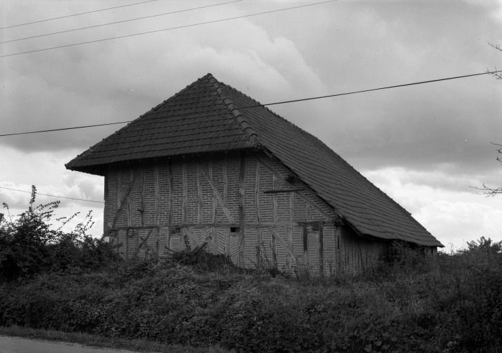 Elévations latérale et postérieure. © Michel Rosso / Région Bourgogne-Franche-Comté, Inventaire du patrimoine - 1985 Elévations latérale et postérieure. © Michel Rosso / Région Bourgogne-Franche-Comté, Inventaire du patrimoine - 1985