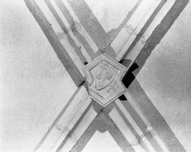 Choeur, 1ère travée, clef de voûte © Jean-Luc Duthu / Région Bourgogne-Franche-Comté, Inventaire du patrimoine - 1985