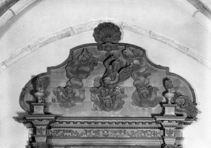 Couronnement central © Michel Thierry / Région Bourgogne-Franche-Comté, Inventaire du patrimoine - 1985