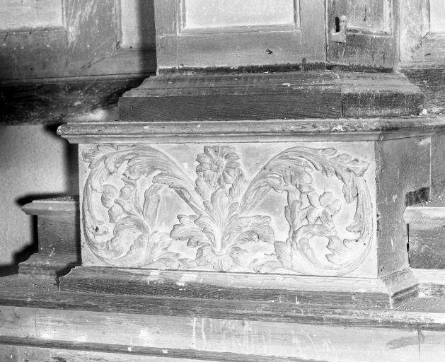 Détail de la base du retable © Jean-Luc Duthu / Région Bourgogne-Franche-Comté, Inventaire du patrimoine - 1985