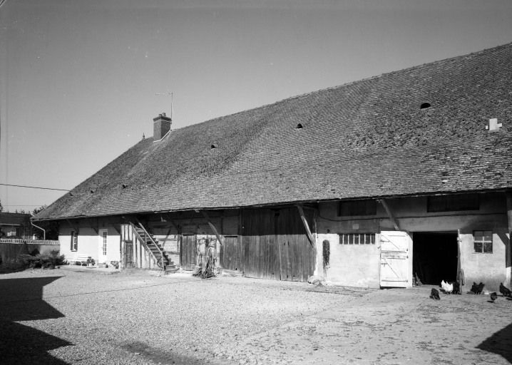 Dépendances et logis sous le même toit. © Michel Rosso / Région Bourgogne-Franche-Comté, Inventaire du patrimoine - 1985