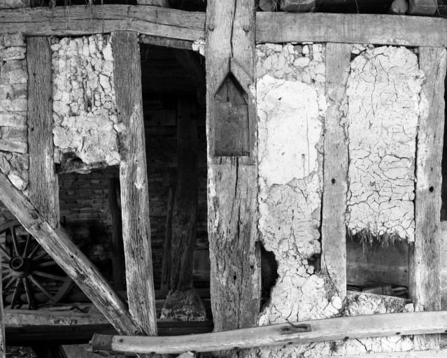 Aire de battage, mur gauche côté étable. © Michel Rosso / Région Bourgogne-Franche-Comté, Inventaire du patrimoine - 1986