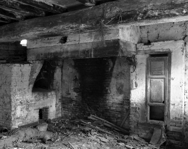Pièce commune du logis. © Michel Rosso / Région Bourgogne-Franche-Comté, Inventaire du patrimoine - 1986