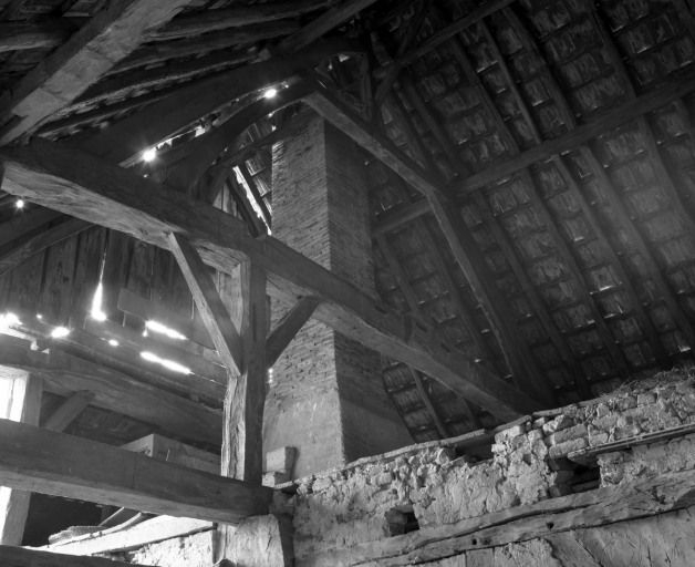 Conduit de cheminée et charpente. © Michel Rosso / Région Bourgogne-Franche-Comté, Inventaire du patrimoine - 1986