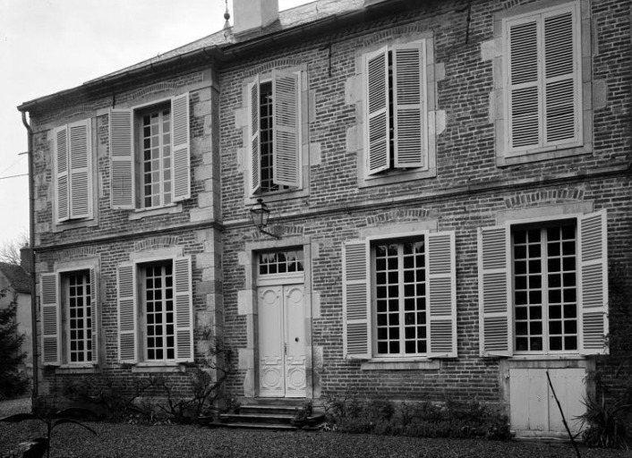  manoir © Michel Rosso / Région Bourgogne-Franche-Comté, Inventaire du patrimoine - 1986