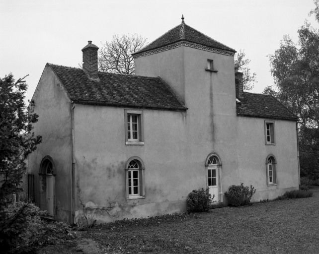 Logis secondaire et colombier. © Michel Rosso / Région Bourgogne-Franche-Comté, Inventaire du patrimoine - 1986