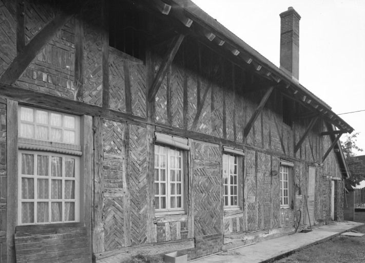 Elévation postérieure. © Michel Rosso / Région Bourgogne-Franche-Comté, Inventaire du patrimoine - 1986