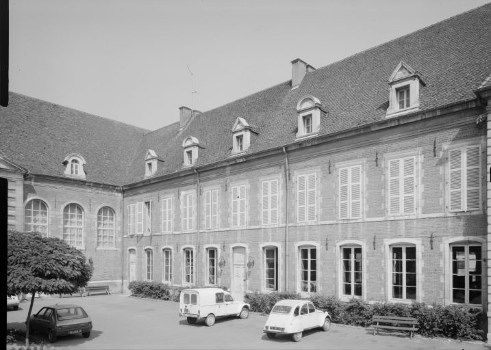 Aile nord © Michel Rosso / Région Bourgogne-Franche-Comté, Inventaire du patrimoine - 1986