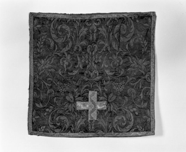 Voile du calice © Michel Thierry / Région Bourgogne-Franche-Comté, Inventaire du patrimoine - 1986