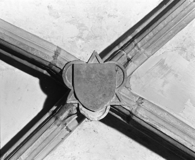 Deuxième chapelle gauche, 1ere travée, clef de voûte © Jean-Luc Duthu / Région Bourgogne-Franche-Comté, Inventaire du patrimoine - 1986