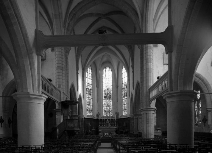 Nef, vue prise de l'entrée © Michel Thierry / Région Bourgogne-Franche-Comté, Inventaire du patrimoine - 1986