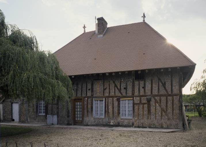 Elévation antérieure. © Michel Rosso / Région Bourgogne-Franche-Comté, Inventaire du patrimoine - 1986