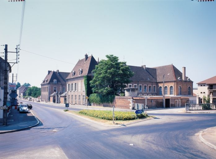 Vue d'ensemble prise du nord-est © Michel Rosso / Région Bourgogne-Franche-Comté, Inventaire du patrimoine - 1986