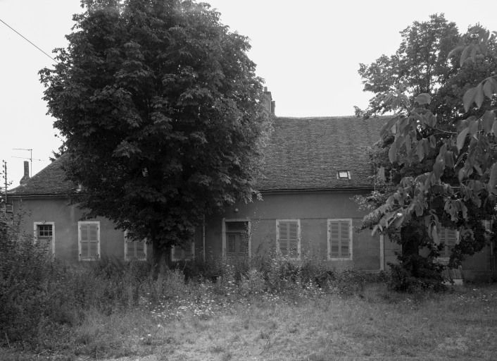 Bâtiment d'habitation, élévation antérieure. © Michel Rosso / Région Bourgogne-Franche-Comté, Inventaire du patrimoine - 1986