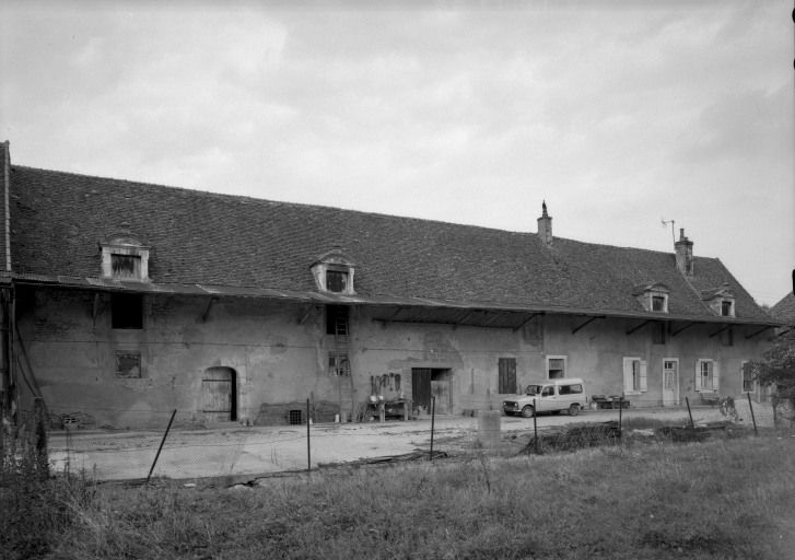 Logis et dépendances sous le même toit © Michel Rosso / Région Bourgogne-Franche-Comté, Inventaire du patrimoine - 1986