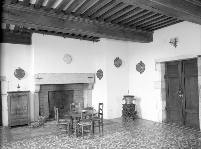 Aile gauche, rez-de-chaussée, salle du mortier, vue prise de l'angle antérieur gauche © Jean-Luc Duthu / Région Bourgogne-Franche-Comté, Inventaire du patrimoine - 1987