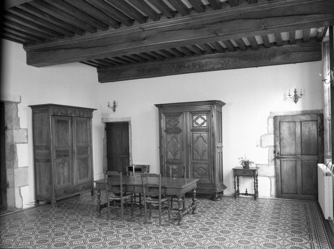 Aile gauche, rez-de-chaussée, salle du mortier, vue prise de l'angle postérieur gauche © Jean-Luc Duthu / Région Bourgogne-Franche-Comté, Inventaire du patrimoine - 1987